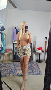 Everyday Jess Lea Shorts - Neutral Florals